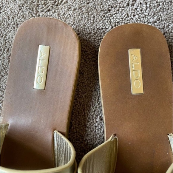 Aldo size 9 gold sandals - Picture 3 of 4